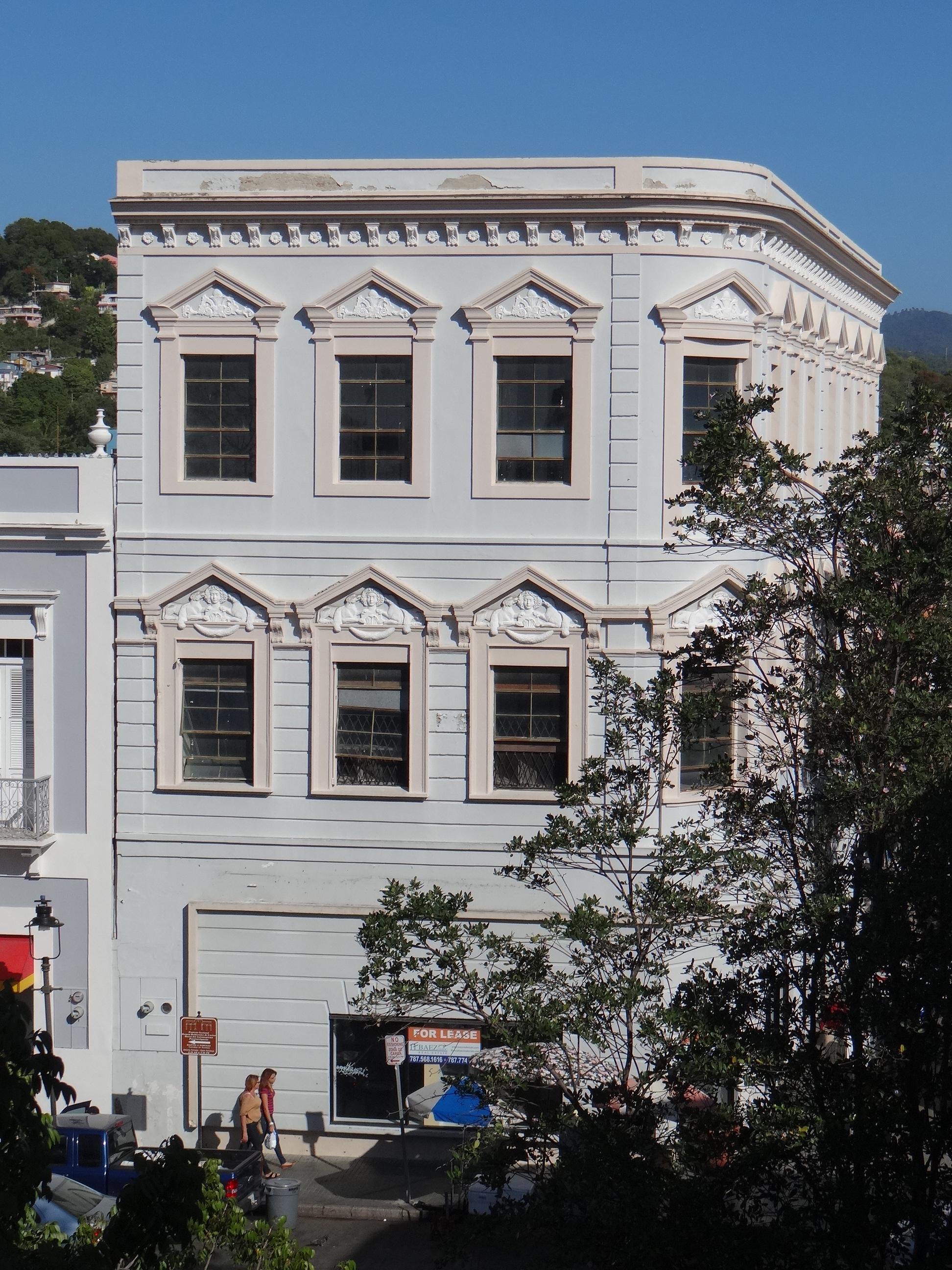 Edificio calle en la calle Isabel y calle Atocha - Ponce - 2014